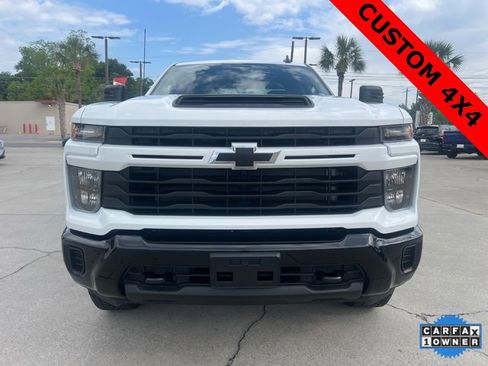 Used 2024 Chevrolet Silverado 2500 Custom w/ Custom Value Package image 2
