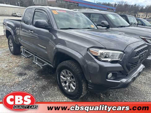 Used 2018 Toyota Tacoma SR5 w/ SR5 Appearance Package (SM) image 1
