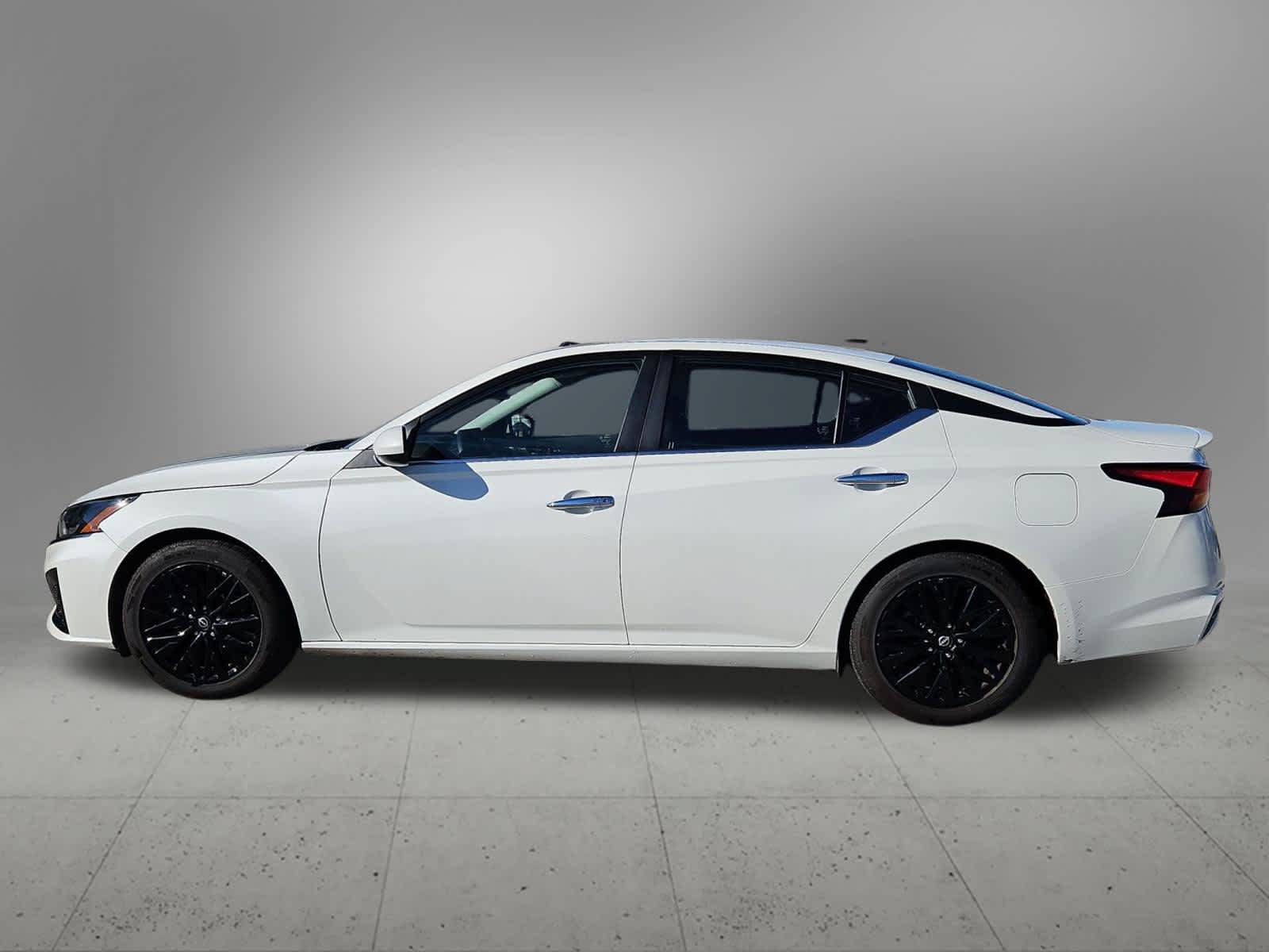 Used 2025 Nissan Altima 2.5 SV w/ SV Special Edition Package FWD image 3