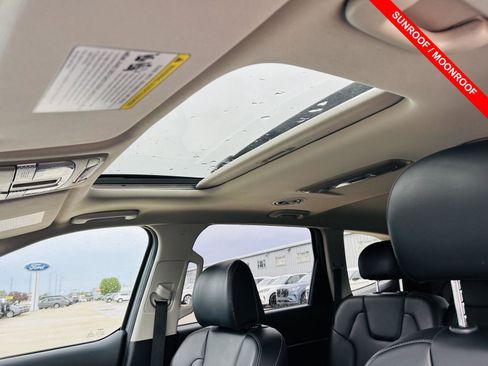 Used 2025 Kia Telluride S AWD/4WD image 3