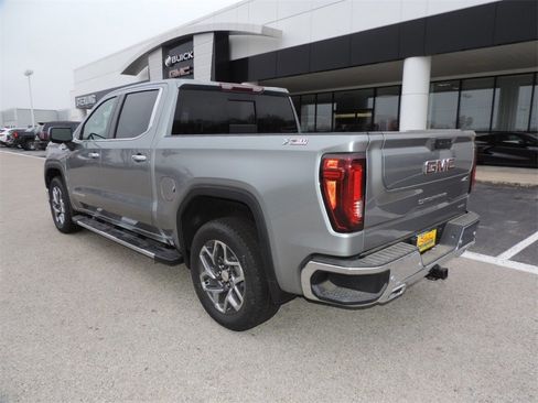 New 2026 GMC Sierra 1500 SLT image 7