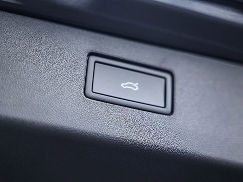 New 2026 Volkswagen Tiguan SE image 19