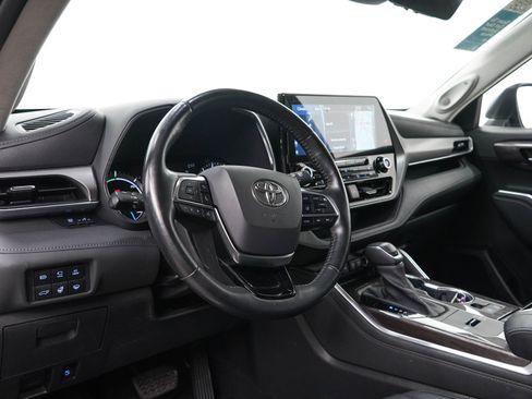 Used 2020 Toyota Highlander Platinum AWD/4WD image 28
