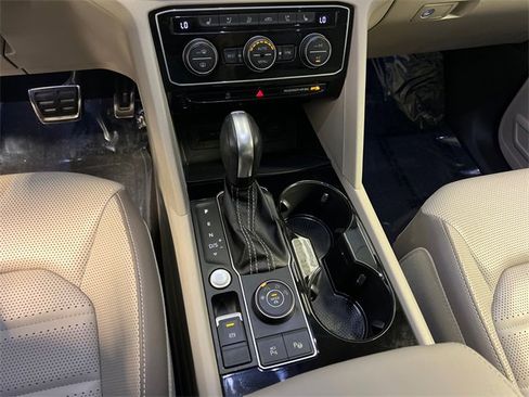 Certified 2021 Volkswagen Atlas SEL Premium image 28