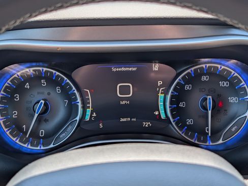 Used 2025 Chrysler Pacifica Select FWD image 21