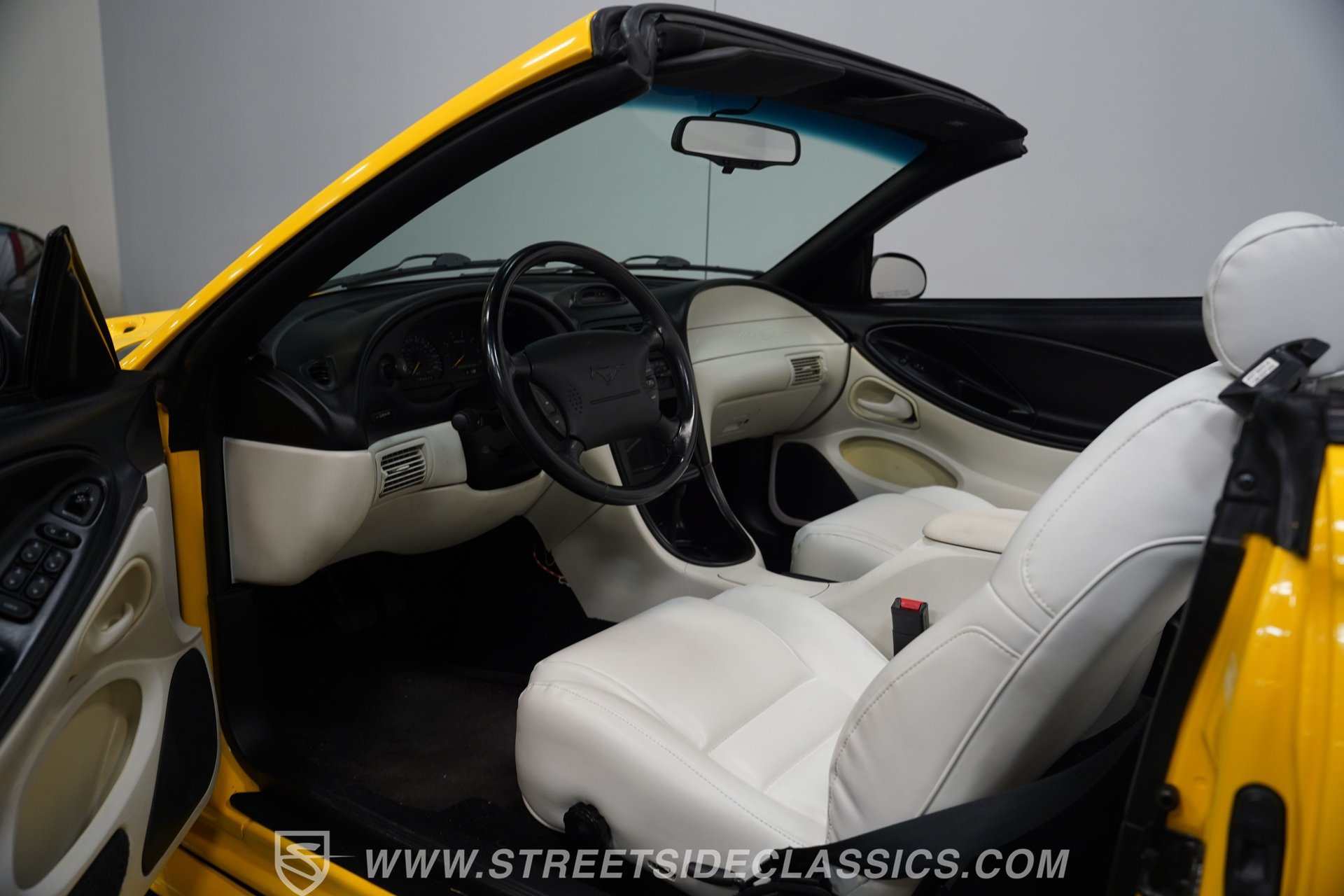 Used 1995 Ford Mustang GT RWD image 4
