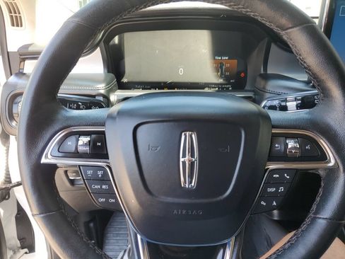 Used 2022 Lincoln Nautilus FWD w/ Premium Package image 25