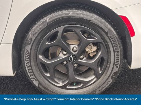 Used 2021 Chrysler Pacifica Touring-L w/ Uconnect Theater Family Group FWD image 32