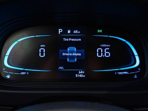 Used 2025 Hyundai Venue SEL FWD image 28