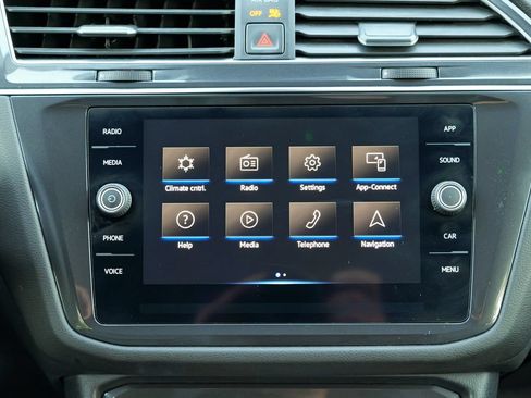Used 2022 Volkswagen Tiguan SE AWD/4WD image 49