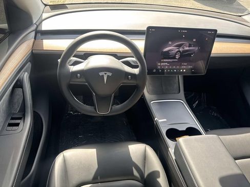 Used 2023 Tesla Model Y Long Range image 9