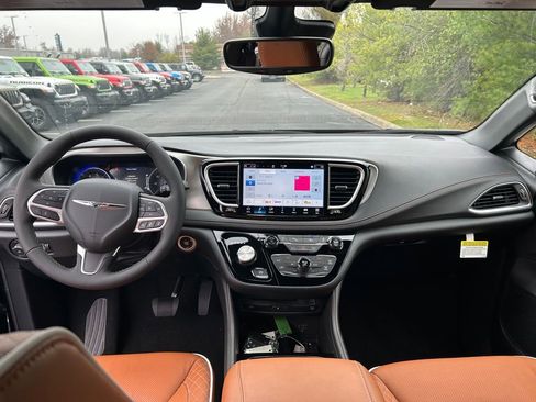New 2026 Chrysler Pacifica Pinnacle AWD/4WD image 9