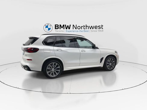 New 2026 BMW X5 xDrive40i w/ M Sport Package AWD/4WD image 4