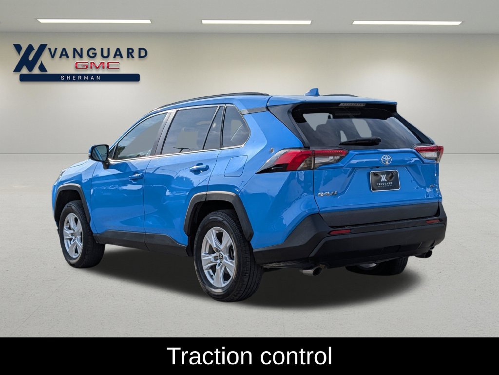 Used 2021 Toyota RAV4 XLE w/ Convenience Package FWD image 5