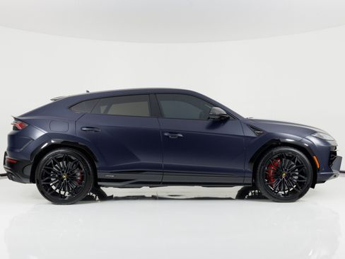 Used 2025 Lamborghini Urus Performante AWD/4WD image 2
