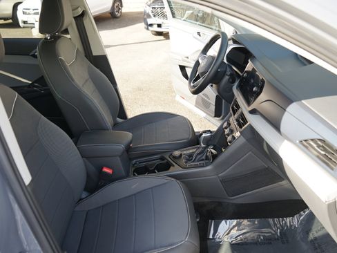 Used 2024 Volkswagen Taos SE image 19