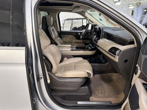Used 2022 Lincoln Navigator Reserve image 15