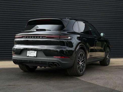 Certified 2025 Porsche Cayenne E-Hybrid AWD/4WD image 14