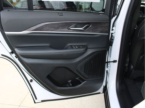 New 2025 Jeep Grand Cherokee Limited w/ Luxury Tech Group II image 29