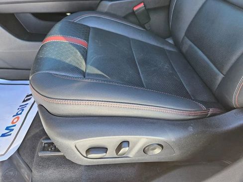 Used 2024 Chevrolet Traverse RS image 24