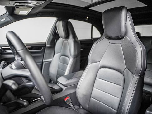 Certified 2025 Porsche Macan 4 Electric AWD/4WD image 5