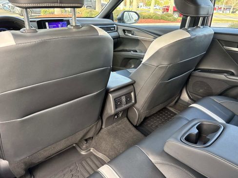 Used 2025 Toyota Camry SE image 12