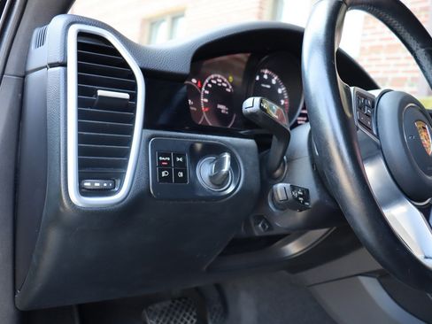 Used 2021 Porsche Cayenne Coupe AWD/4WD image 25