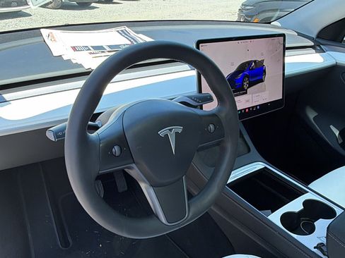 Used 2023 Tesla Model Y Long Range AWD/4WD image 26