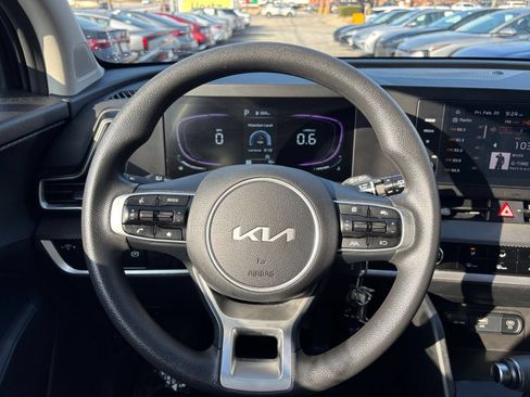 Used 2025 Kia Sportage LX FWD image 35