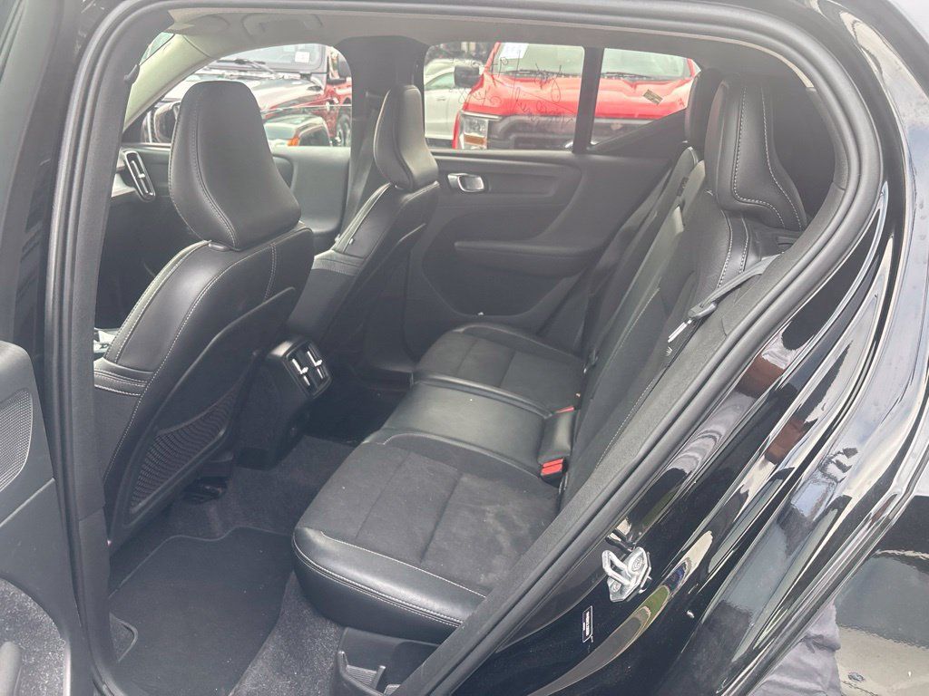 Used 2020 Volvo XC40 T5 Momentum AWD/4WD image 12