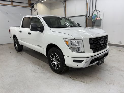 Used 2024 Nissan Titan SV w/ SV Convenience Package AWD/4WD image 5
