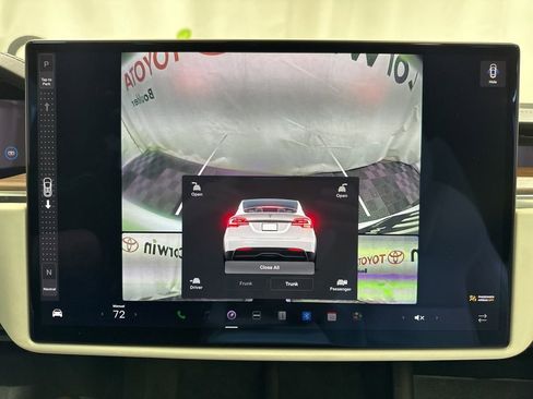 Used 2022 Tesla Model X image 30