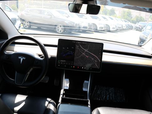 Used 2019 Tesla Model 3 Performance image 21