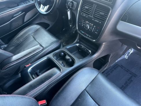Used 2019 Dodge Grand Caravan GT FWD image 18