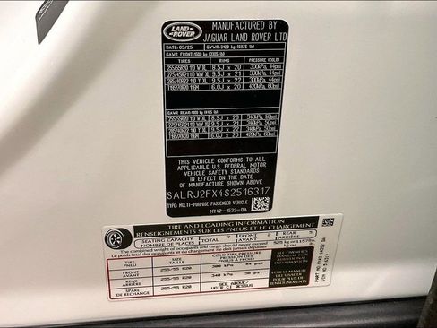 Used 2025 Land Rover Discovery S AWD/4WD image 19