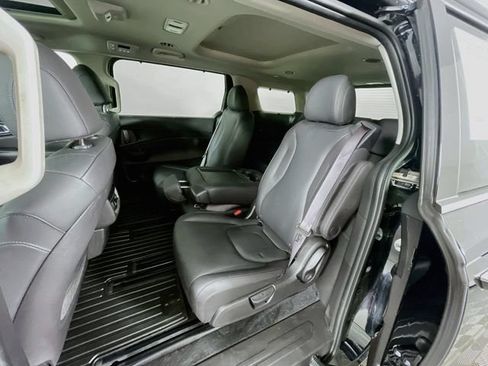 Used 2025 Kia Carnival SX Prestige FWD image 27