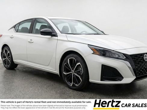 Used 2025 Nissan Altima 2.5 SR image 1