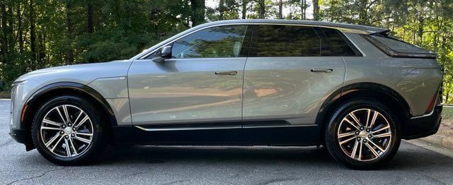 Used 2024 Cadillac Lyriq Luxury AWD/4WD image 4