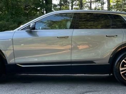 Used 2024 Cadillac Lyriq Luxury AWD/4WD image 4
