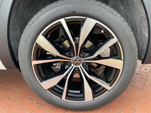New 2026 Volkswagen Atlas SEL Premium R-Line AWD/4WD image 8
