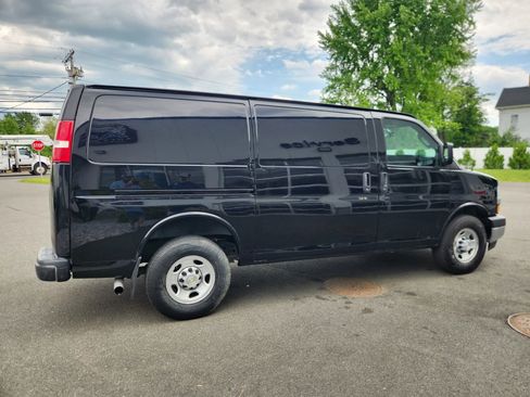 Used 2018 Chevrolet Express 2500 w/ Driver Convenience Package RWD image 17