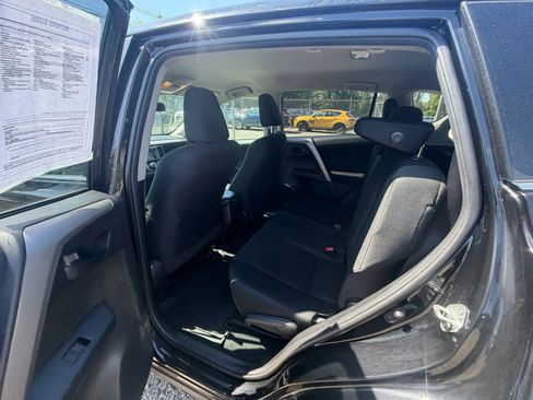 Used 2018 Toyota RAV4 LE w/ All Weather Liner Package AWD/4WD image 31