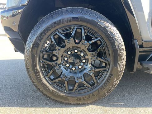 Used 2024 GMC Hummer EV 2X image 40