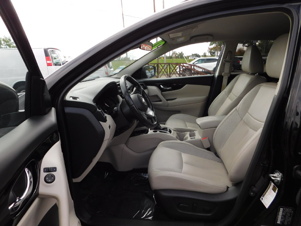 Used 2021 Nissan Rogue Sport SL FWD image 20