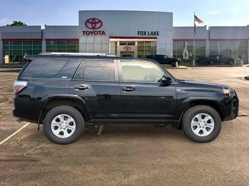 Used 2022 Toyota 4Runner SR5 Premium AWD/4WD image 6