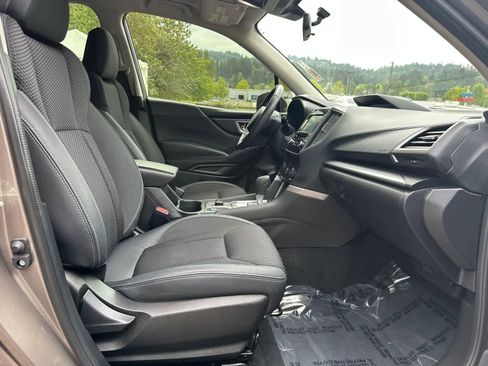 Certified 2022 Subaru Forester Premium AWD/4WD image 14