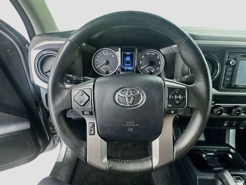 Used 2016 Toyota Tacoma SR5 w/ SR5 Appearance Package (SN) AWD/4WD image 7