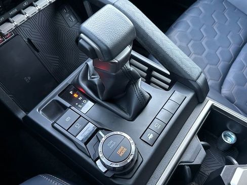 Used 2025 Toyota 4Runner Platinum AWD/4WD image 28