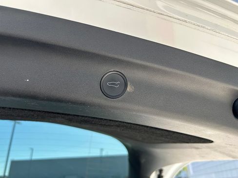Used 2022 Tesla Model Y Performance AWD/4WD image 11