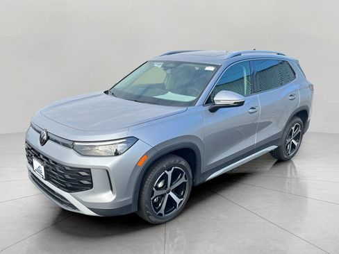 New 2025 Volkswagen Tiguan SE image 3